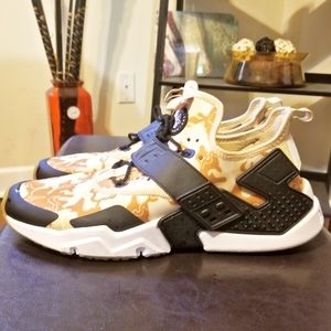Nike Air Huarache Premium Drift Desert Camo